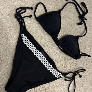 Black bikini